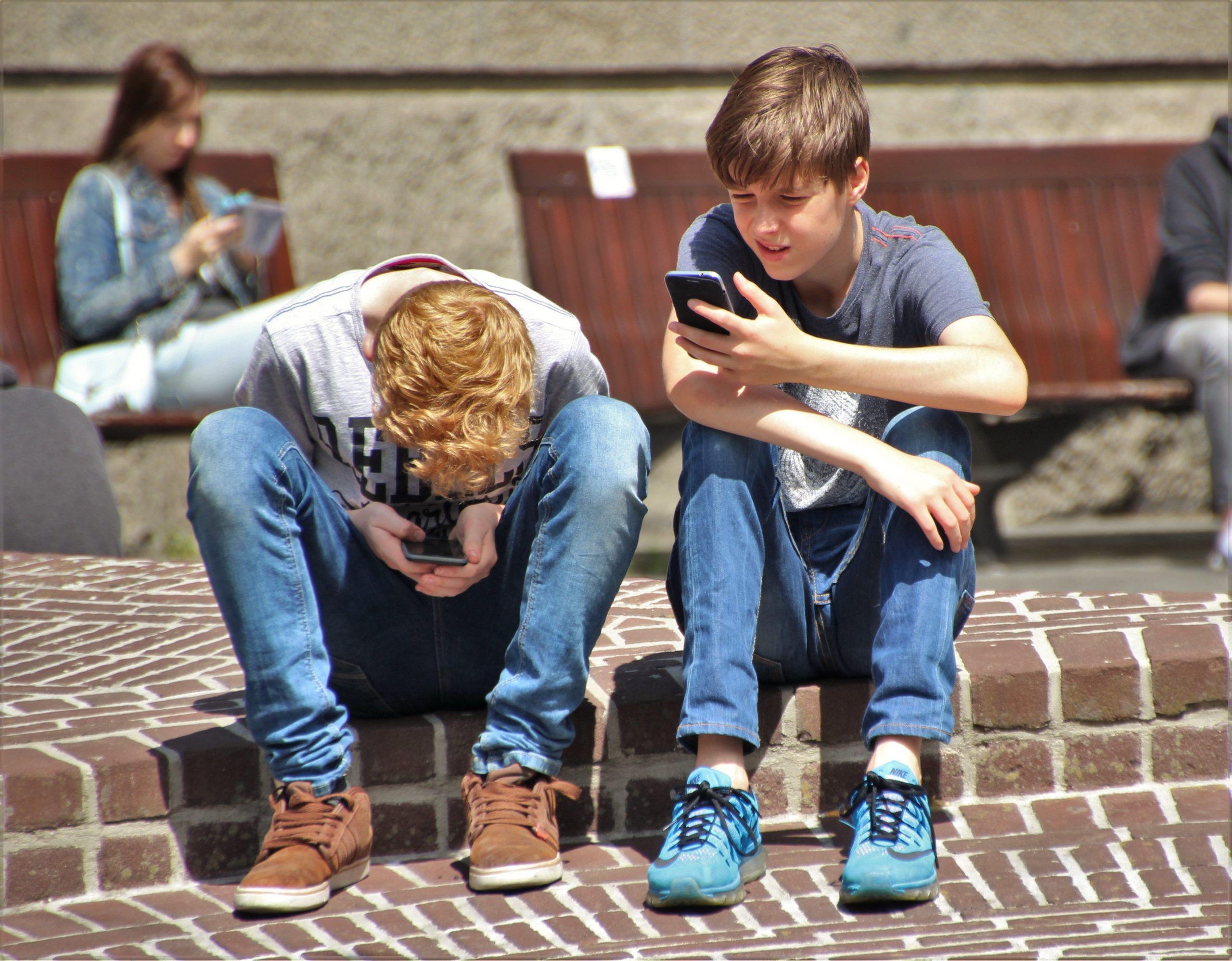 "Come parlano i nostri figli Frasi in gergo giovanile nell'era di internet 