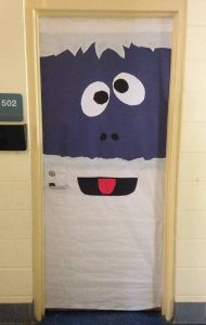 Natale: idee per decorare le porte della tua scuola 11