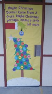 Natale: idee per decorare le porte della tua scuola 33